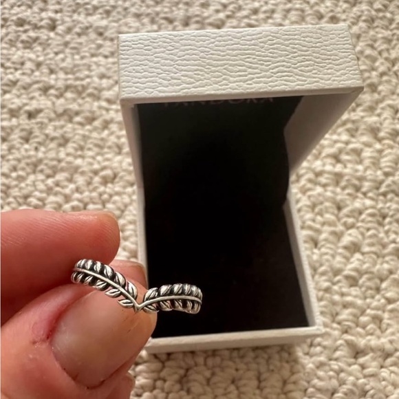 Pandora Wishbone Ring - Picture 2 of 4